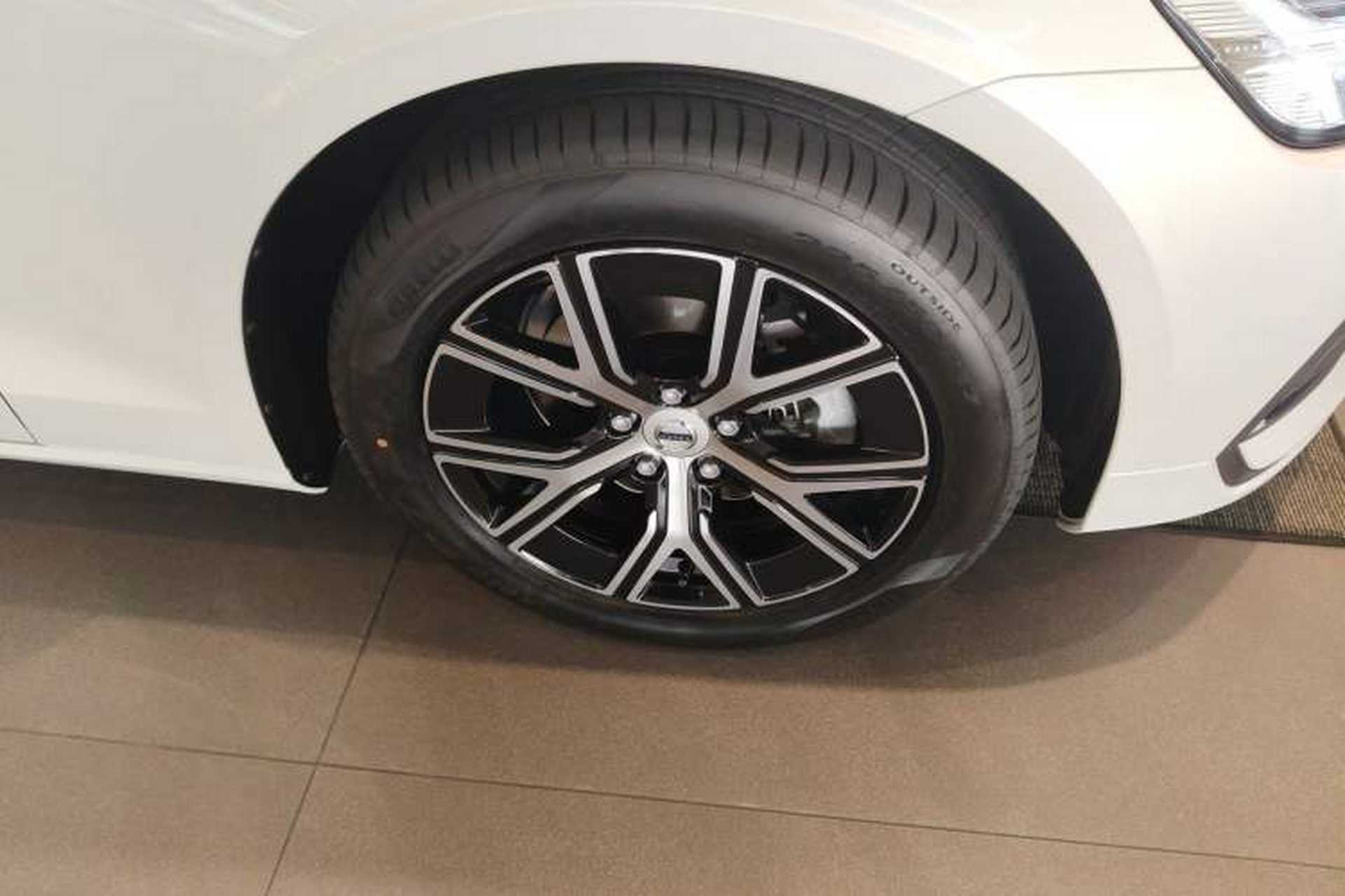 Used Volvo S60 2026 Model B4 Zhiyi Luxury Edition Exterior 4