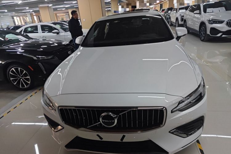 Used Volvo S60 2026 Model B4 Zhiyi Luxury Edition Front