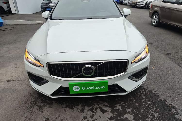 Used Volvo S60 2026 Model B4 Zhiyi Luxury Edition Front