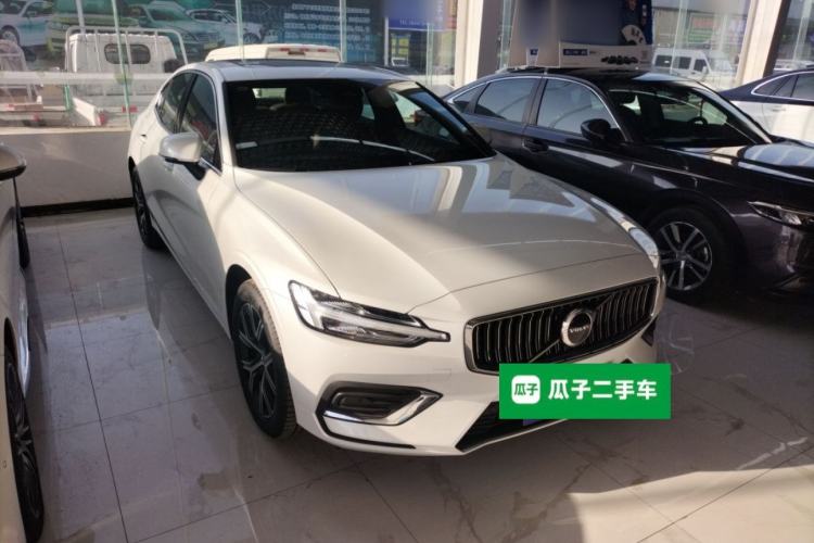 Used Volvo S60 2026 Model B4 Zhiyi Luxury Edition Front Right 45 Deg
