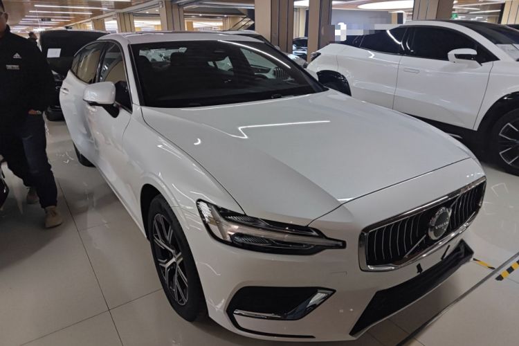 Used Volvo S60 2026 Model B4 Zhiyi Luxury Edition Front Right 45 Deg