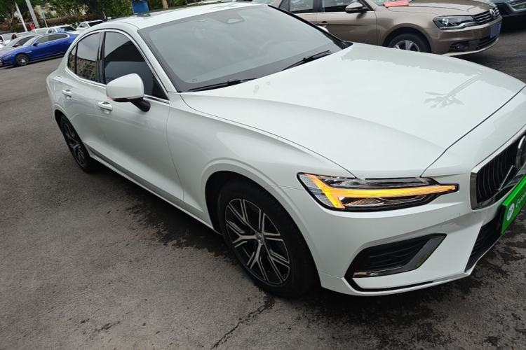 Used Volvo S60 2026 Model B4 Zhiyi Luxury Edition Front Right 45 Deg