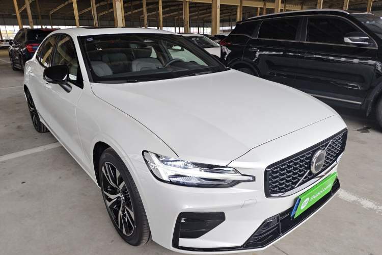 Used Volvo S60 2026 Model B4 Zhiyuan Sport Edition Front Right 45 Deg
