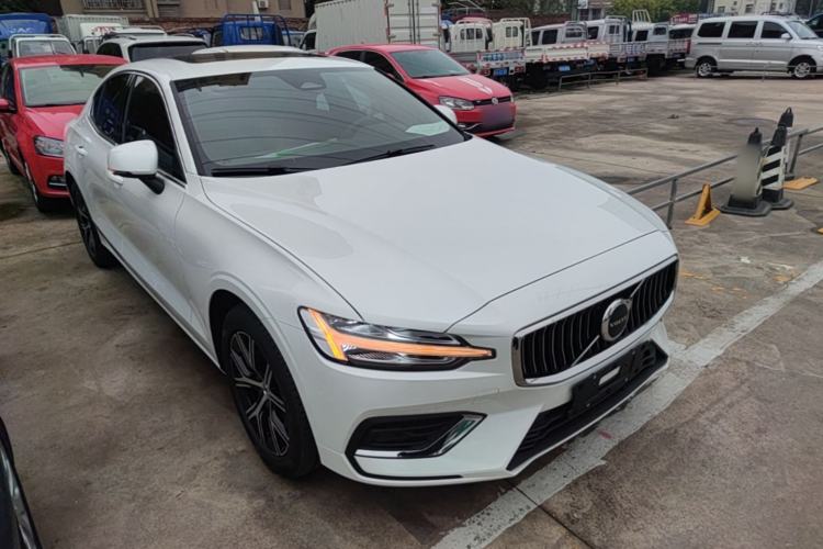 Used Volvo S60 2026 Model B4 Zhiyi Luxury Edition Front Right 45 Deg