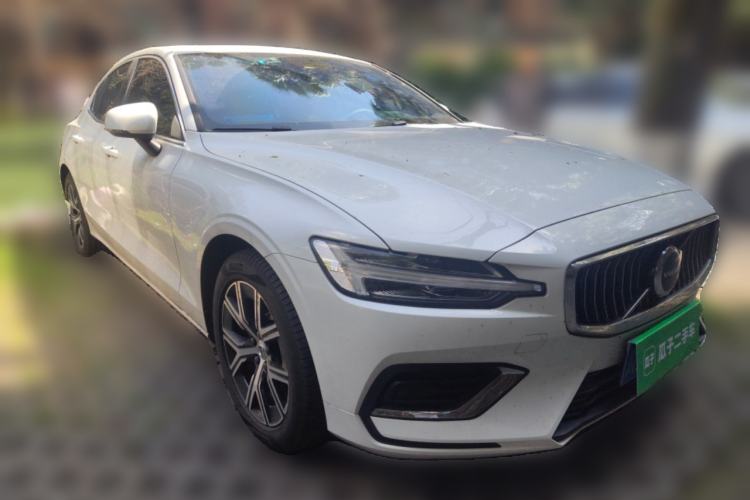 Used Volvo S60 2026 Model B4 Zhiyi Luxury Edition Front Right 45 Deg