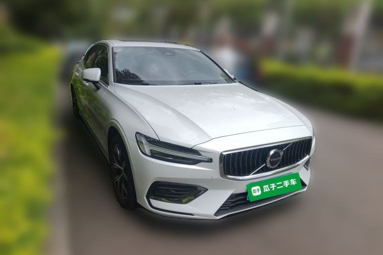 Used Volvo S60 2026 Model B4 Zhiyi Luxury Edition Front Right 45 Deg
