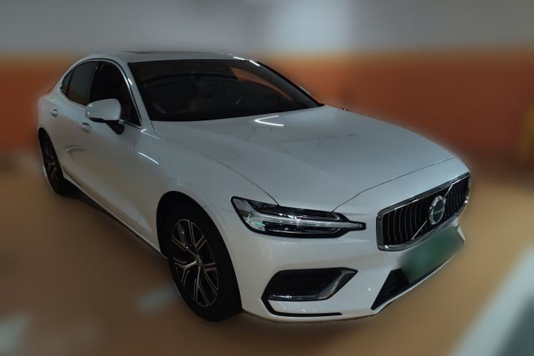 Used Volvo S60 2026 Model B4 Zhiyi Luxury Edition Front Right 45 Deg