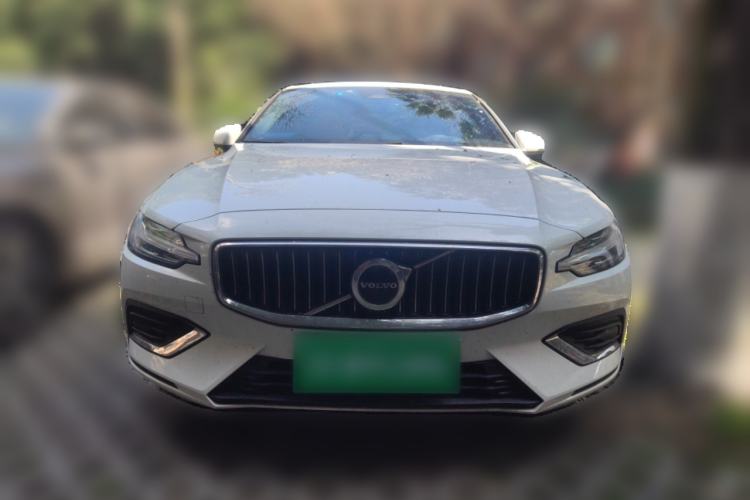 Used Volvo S60 2026 Model B4 Zhiyi Luxury Edition Front