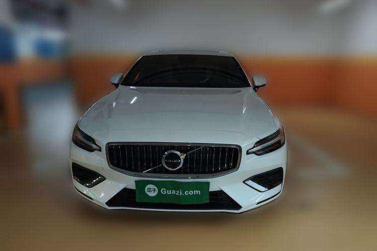 Used Volvo S60 2026 Model B4 Zhiyi Luxury Edition Front