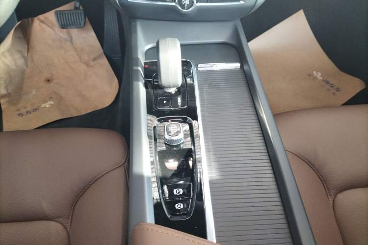 Used Volvo S60 2026 Model B4 Zhiyi Luxury Edition Gear Lever