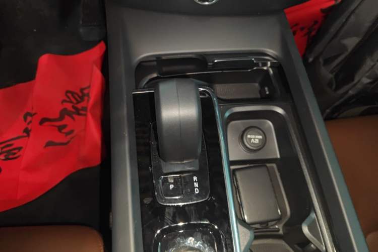 Used Volvo S60 2026 Model B4 Zhiyi Luxury Edition Gear Lever