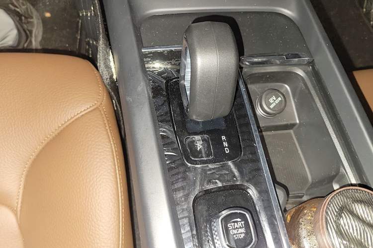 Used Volvo S60 2026 Model B4 Zhiyi Luxury Edition Gear Lever