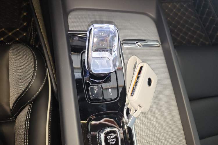 Used Volvo S60 2026 Model B4 Zhiyuan Sport Edition Gear Lever