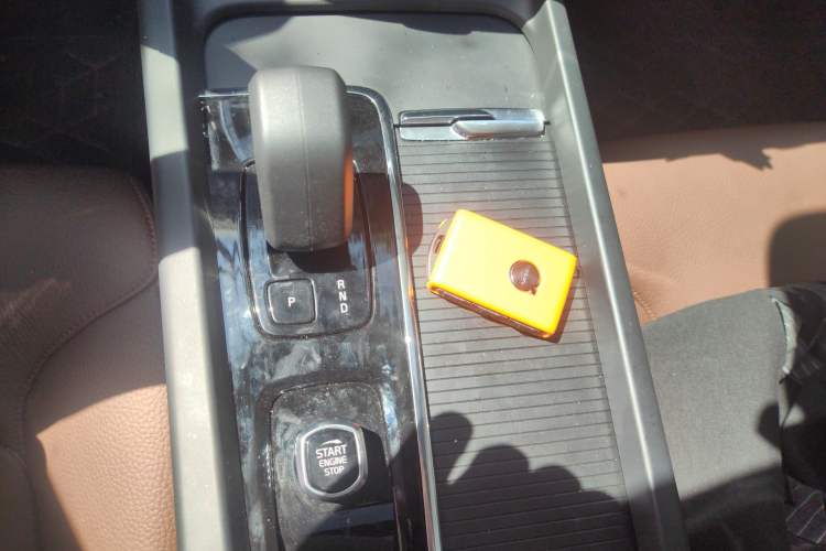 Used Volvo S60 2026 Model B4 Zhiyi Luxury Edition Gear Lever