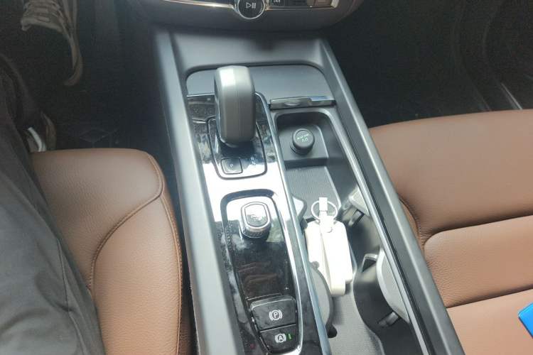 Used Volvo S60 2026 Model B4 Zhiyi Luxury Edition Gear Lever