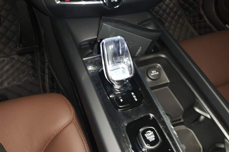 Used Volvo S60 2026 Model B4 Zhiyi Luxury Edition Gear Lever