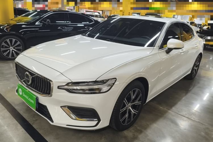 Volvo S60 2026 Model B4 Zhiyi Luxury Edition