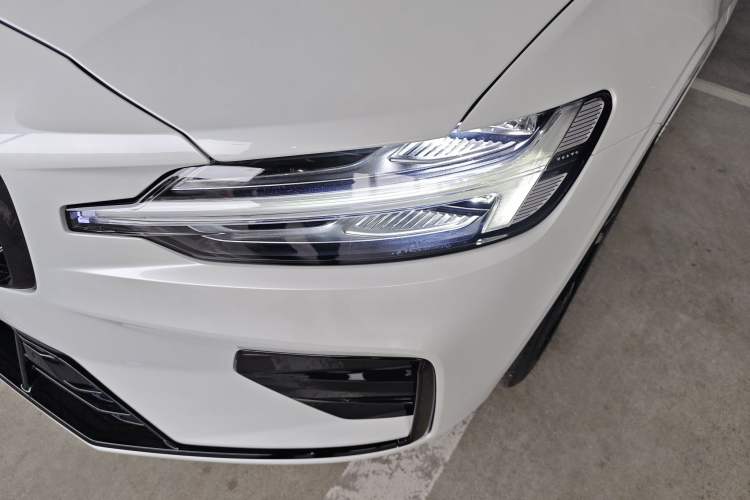 Used Volvo S60 2026 Model B4 Zhiyuan Sport Edition Left Front Headlight