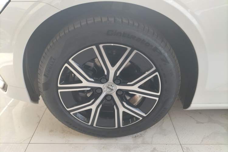 Used Volvo S60 2026 Model B4 Zhiyi Luxury Edition Left Front Wheel Hub