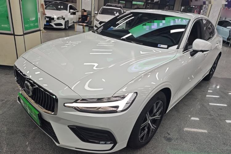 Volvo S60 2026 Model B4 Zhiyi Luxury Edition