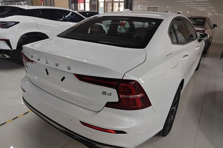 Used Volvo S60 2026 Model B4 Zhiyi Luxury Edition Rear Right 45 Deg
