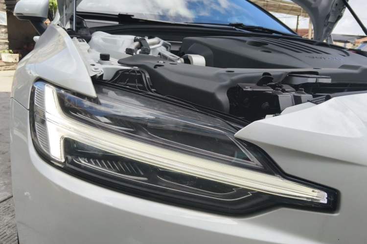 Used Volvo S60 2026 Model B4 Zhiyi Luxury Edition Right Front Headlight