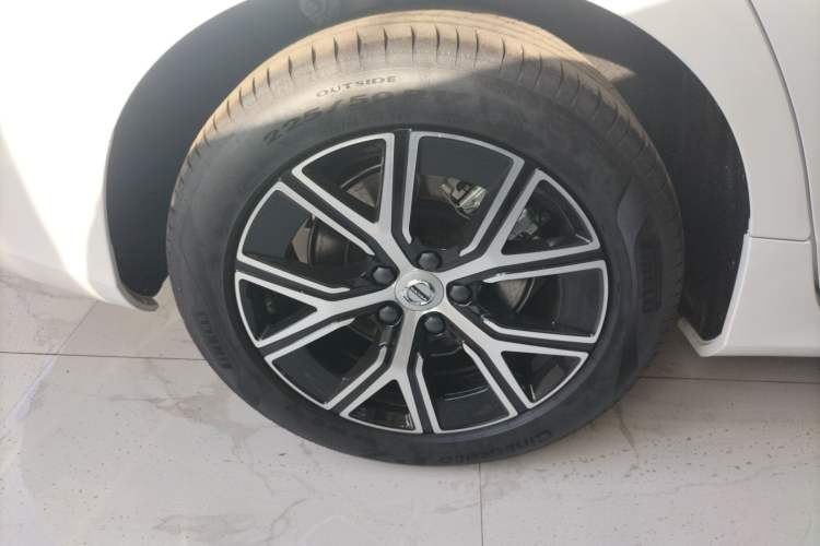 Used Volvo S60 2026 Model B4 Zhiyi Luxury Edition Right Rear Wheel Hub