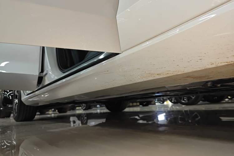Used Volvo S60 2026 Model B4 Zhiyi Luxury Edition Right Side Sill