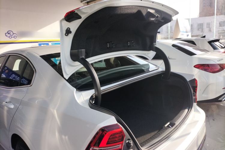 Used Volvo S60 2026 Model B4 Zhiyi Luxury Edition Trunk