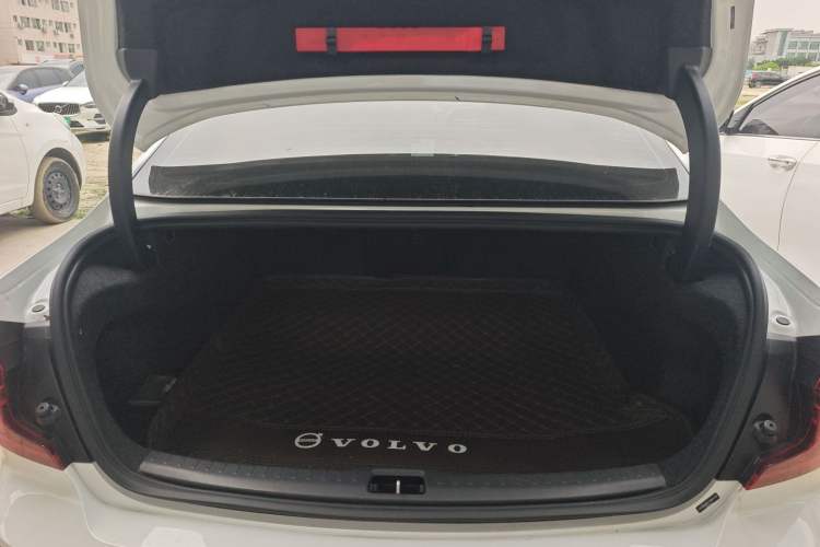 Used Volvo S60 2026 Model B4 Zhiyi Luxury Edition Trunk