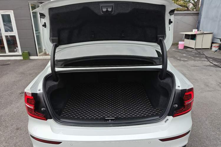 Used Volvo S60 2026 Model B4 Zhiyi Luxury Edition Trunk