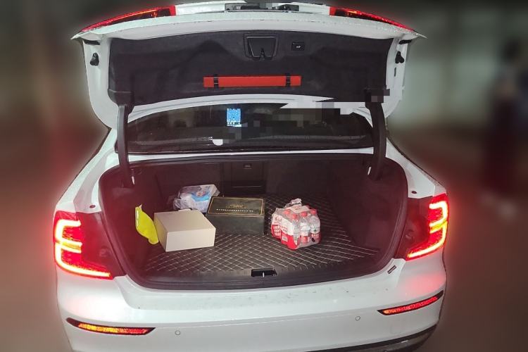 Used Volvo S60 2026 Model B4 Zhiyi Luxury Edition Trunk