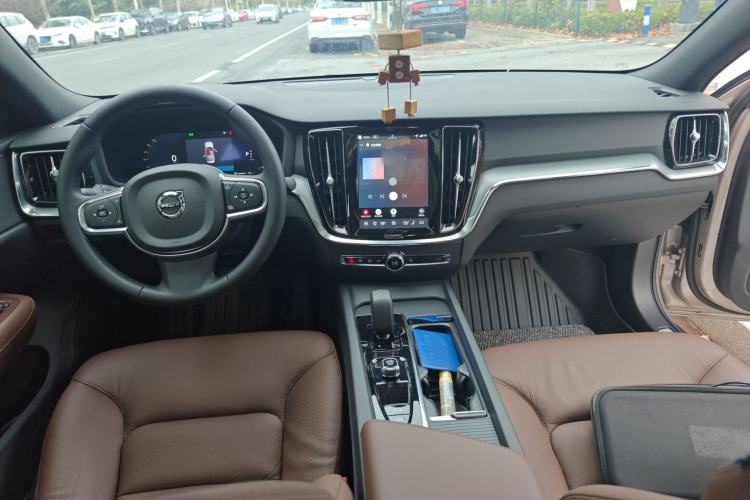 Used Volvo S60 2026 Model B4 Zhiyi Luxury Edition Center Console