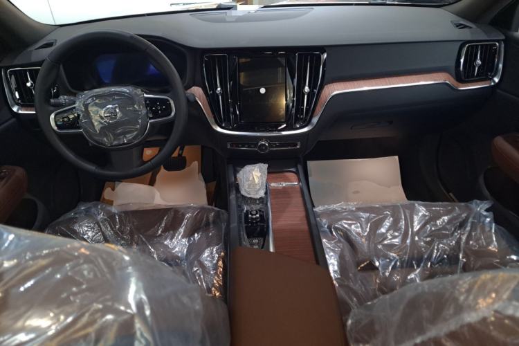 Used Volvo S60 2026 Model B4 Zhiyuan Luxury Edition Center Console
