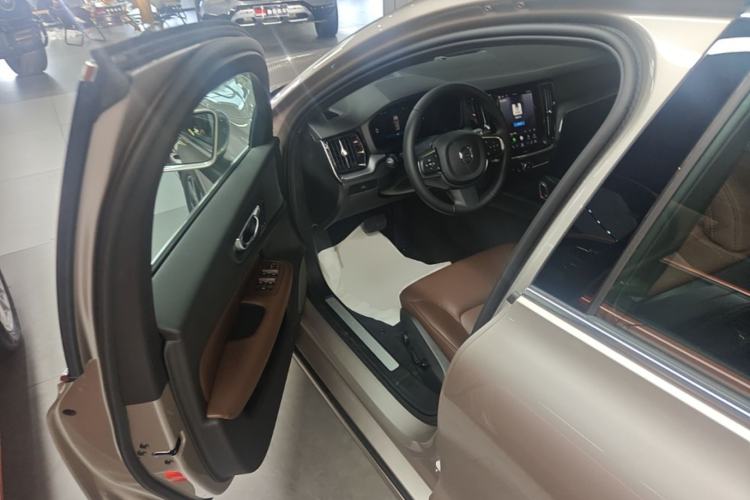 Used Volvo S60 2026 Model B4 Zhiyi Luxury Edition Driver Seat
