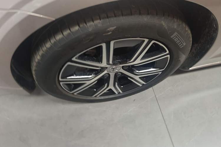 Used Volvo S60 2026 Model B4 Zhiyi Luxury Edition Exterior 4