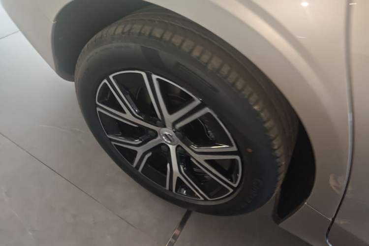 Used Volvo S60 2026 Model B4 Zhiyi Luxury Edition Exterior 5