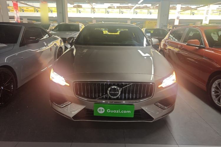 Used Volvo S60 2026 Model B4 Zhiyi Luxury Edition Front