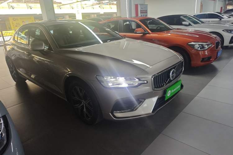Used Volvo S60 2026 Model B4 Zhiyi Luxury Edition Front Right 45 Deg