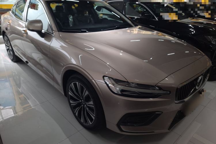 Used Volvo S60 2026 Model B4 Zhiyuan Luxury Edition Front Right 45 Deg