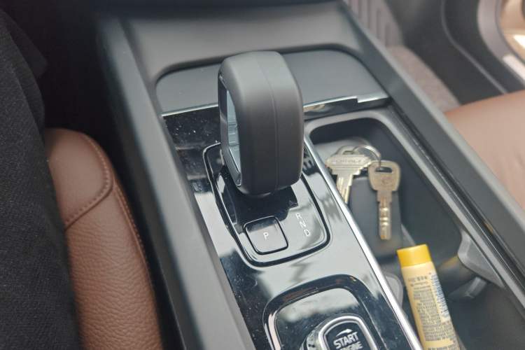 Used Volvo S60 2026 Model B4 Zhiyi Luxury Edition Gear Lever