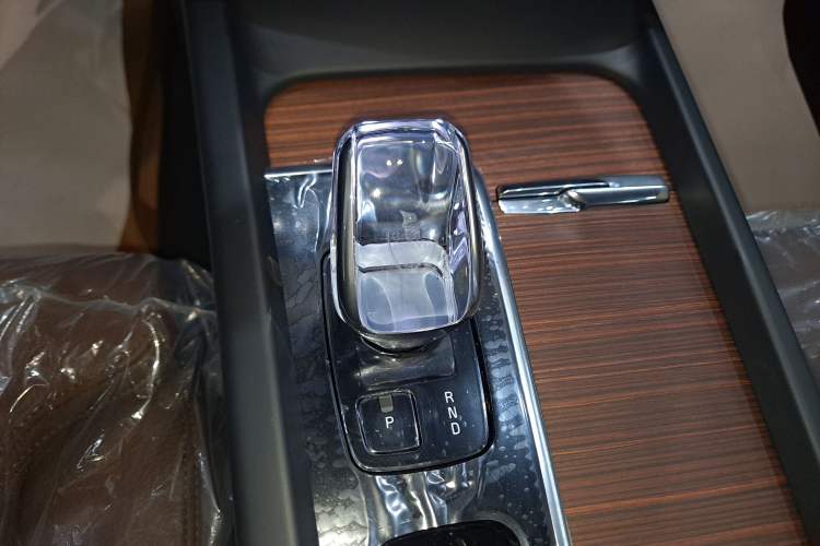 Used Volvo S60 2026 Model B4 Zhiyuan Luxury Edition Gear Lever
