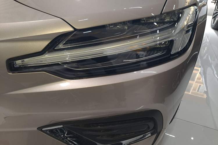Used Volvo S60 2026 Model B4 Zhiyuan Luxury Edition Left Front Headlight