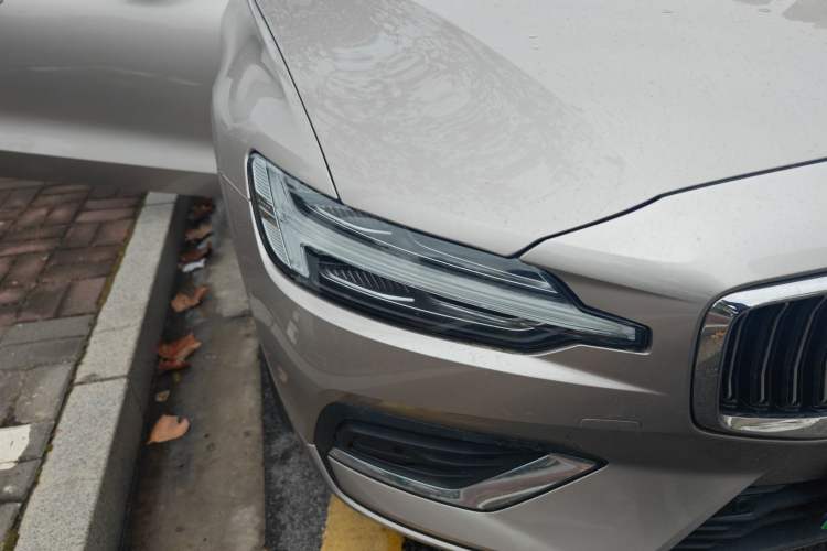 Used Volvo S60 2026 Model B4 Zhiyi Luxury Edition Right Front Headlight