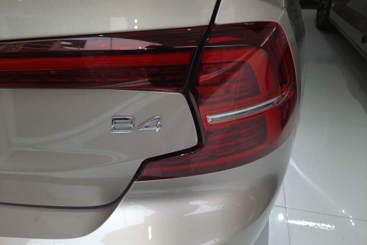 Used Volvo S60 2026 Model B4 Zhiyuan Luxury Edition Right Rear Taillight