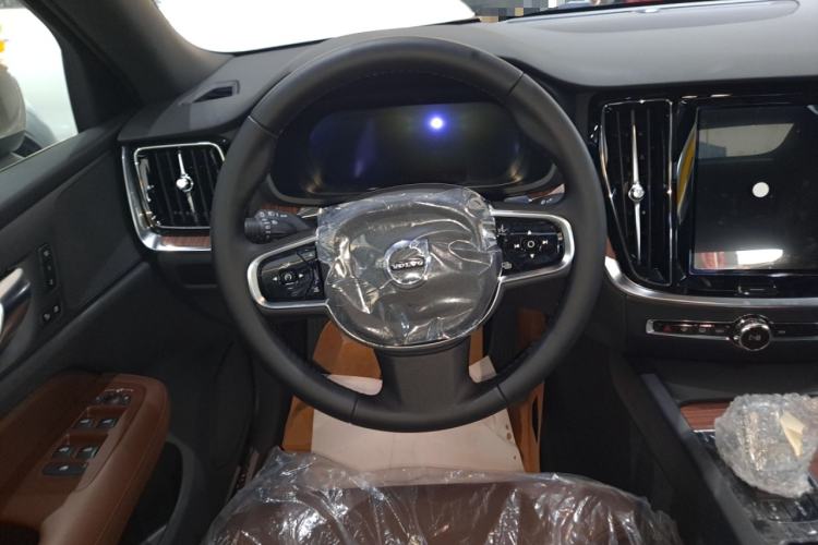Used Volvo S60 2026 Model B4 Zhiyuan Luxury Edition Steering Wheel