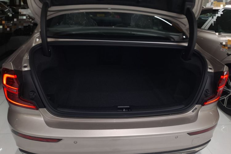 Used Volvo S60 2026 Model B4 Zhiyuan Luxury Edition Trunk