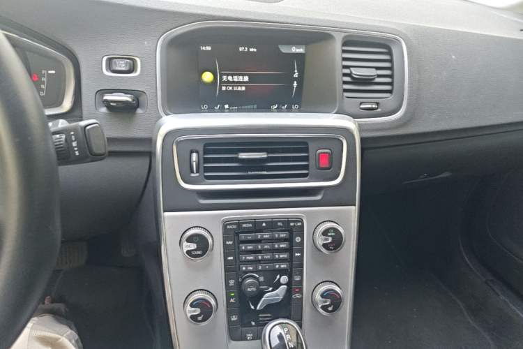 Used Volvo S60 New Energy 2015 S60L E-Drive Hybrid T6 Smart Drive Edition Audio And AC Panel