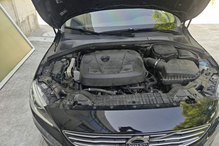 Used Volvo S60 New Energy 2015 S60L E-Drive Hybrid T6 Smart Drive Edition Engine Bay Right
