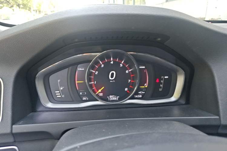 Used Volvo S60 New Energy 2015 S60L E-Drive Hybrid T6 Smart Drive Edition Instrument Cluster